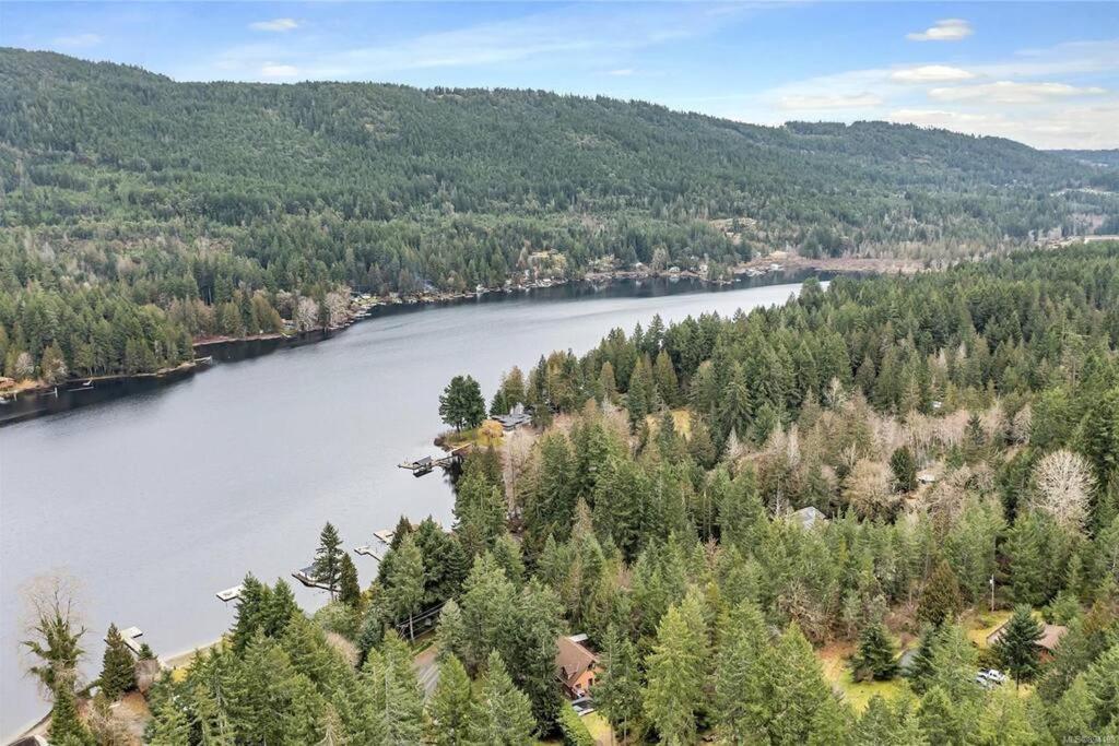 Chalet Style Cottage Near Shawnigan Lake Экстерьер фото