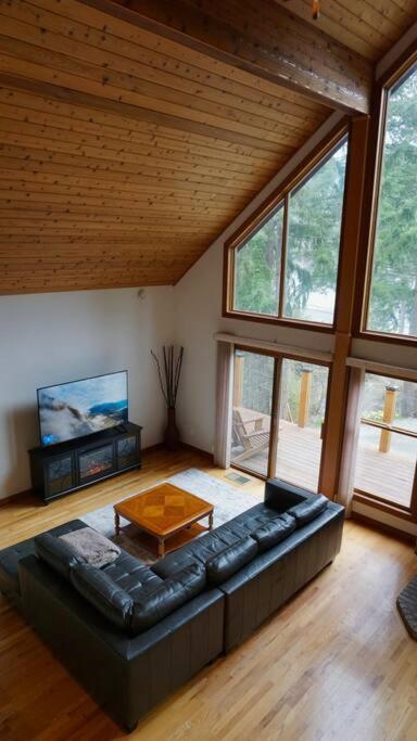 Chalet Style Cottage Near Shawnigan Lake Экстерьер фото