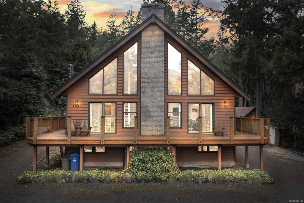 Chalet Style Cottage Near Shawnigan Lake Экстерьер фото