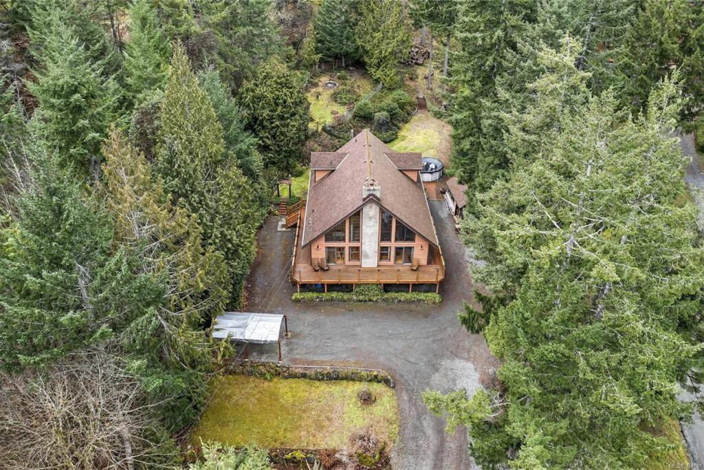 Chalet Style Cottage Near Shawnigan Lake Экстерьер фото