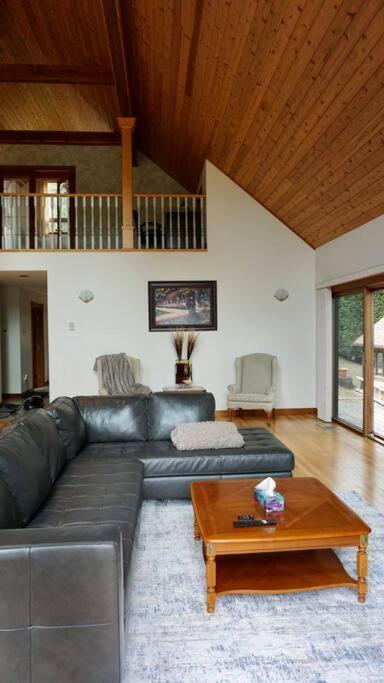 Chalet Style Cottage Near Shawnigan Lake Экстерьер фото