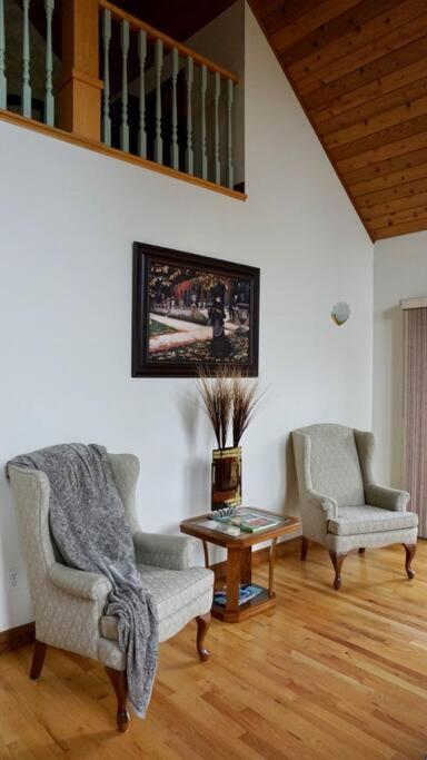 Chalet Style Cottage Near Shawnigan Lake Экстерьер фото