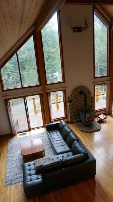 Chalet Style Cottage Near Shawnigan Lake Экстерьер фото